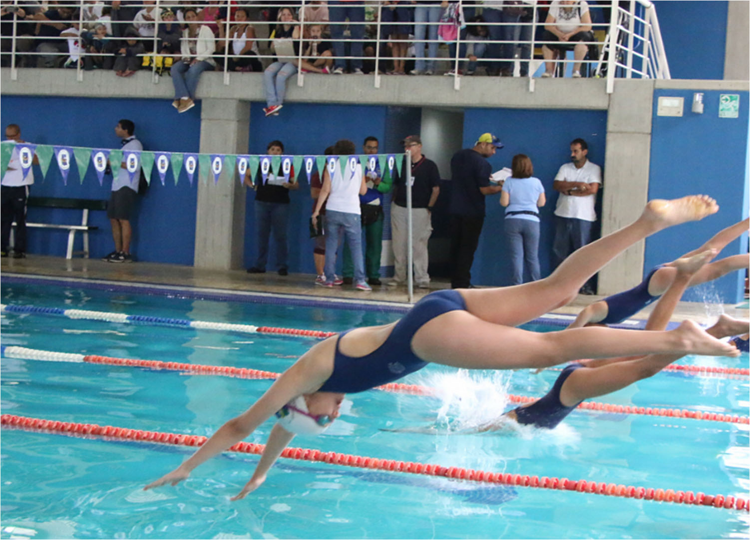 Actividades deportivas, en esta se muestra la natación